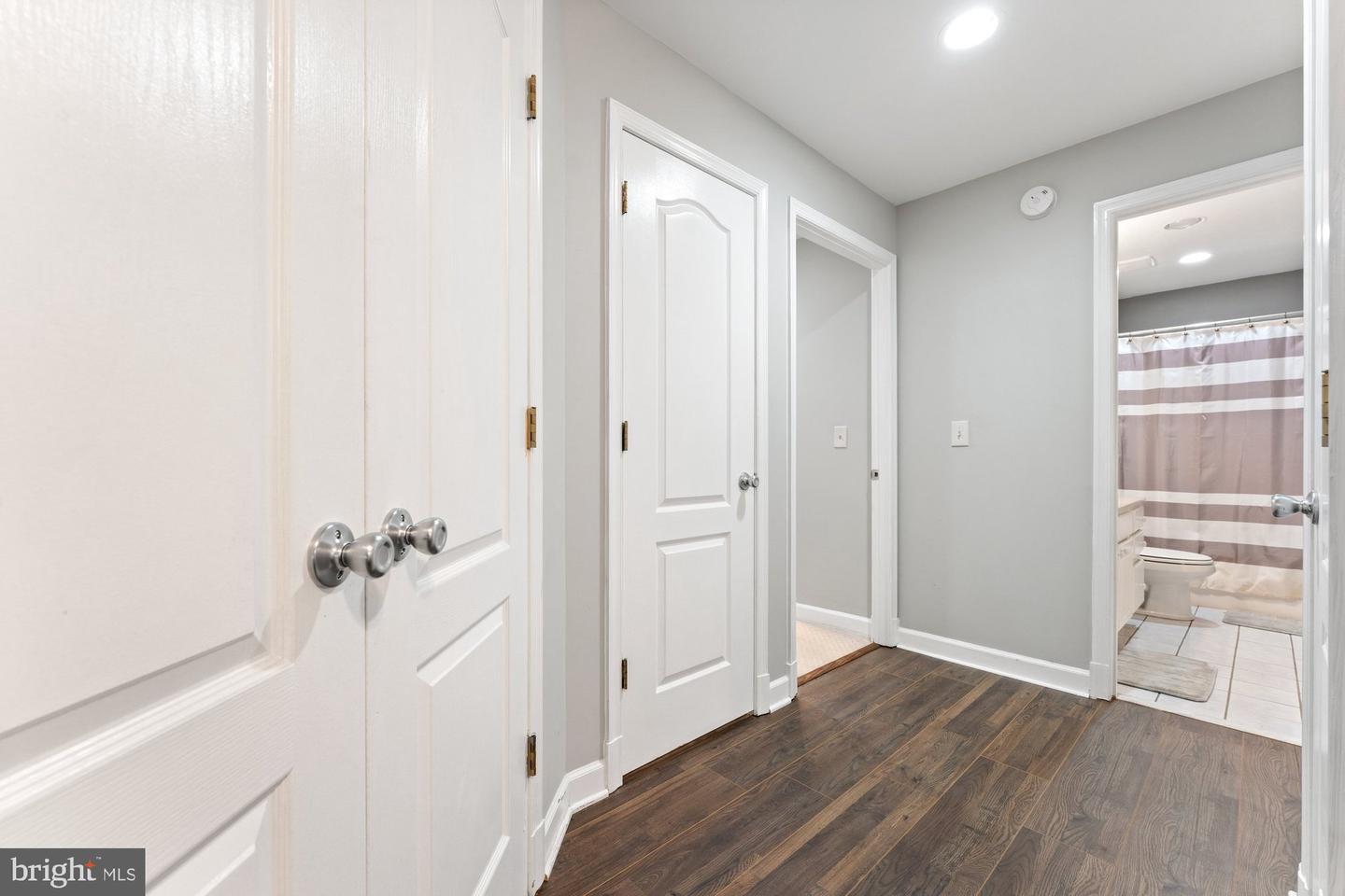 6908 FAIRFAX DR #202, ARLINGTON, Virginia 22213, 2 Bedrooms Bedrooms, ,2 BathroomsBathrooms,Residential,For sale,6908 FAIRFAX DR #202,VAAR2059422 MLS # VAAR2059422