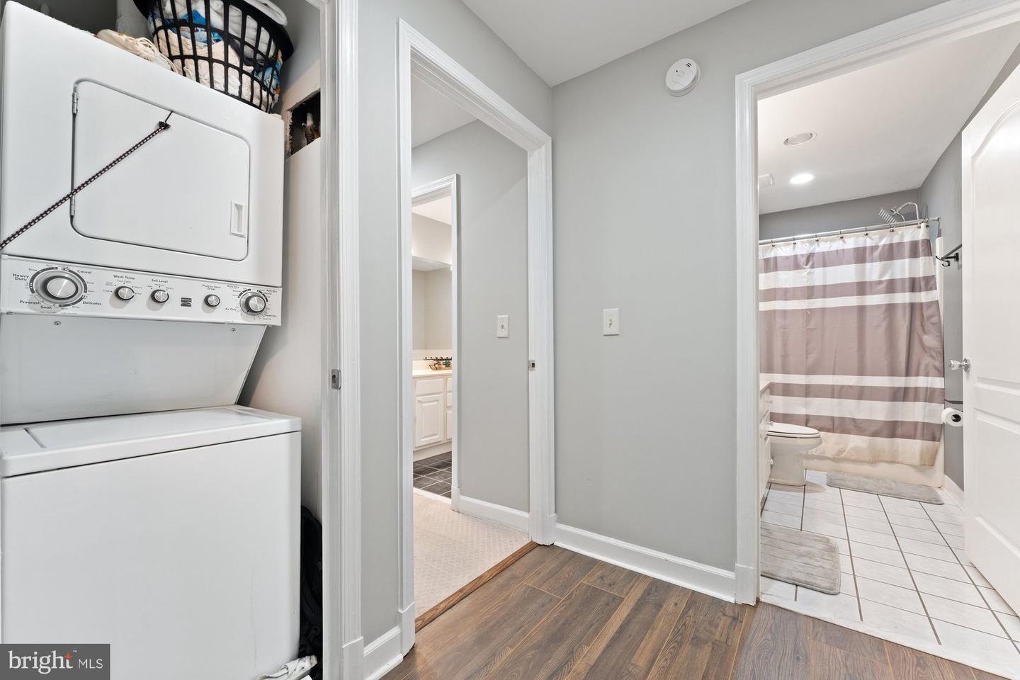 6908 FAIRFAX DR #202, ARLINGTON, Virginia 22213, 2 Bedrooms Bedrooms, ,2 BathroomsBathrooms,Residential,For sale,6908 FAIRFAX DR #202,VAAR2059422 MLS # VAAR2059422