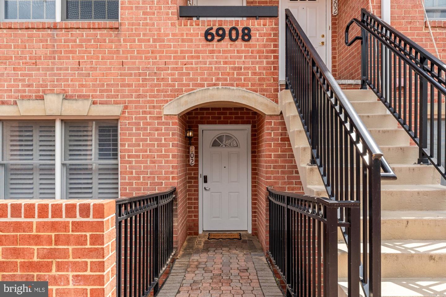 6908 FAIRFAX DR #202, ARLINGTON, Virginia 22213, 2 Bedrooms Bedrooms, ,2 BathroomsBathrooms,Residential,For sale,6908 FAIRFAX DR #202,VAAR2059422 MLS # VAAR2059422