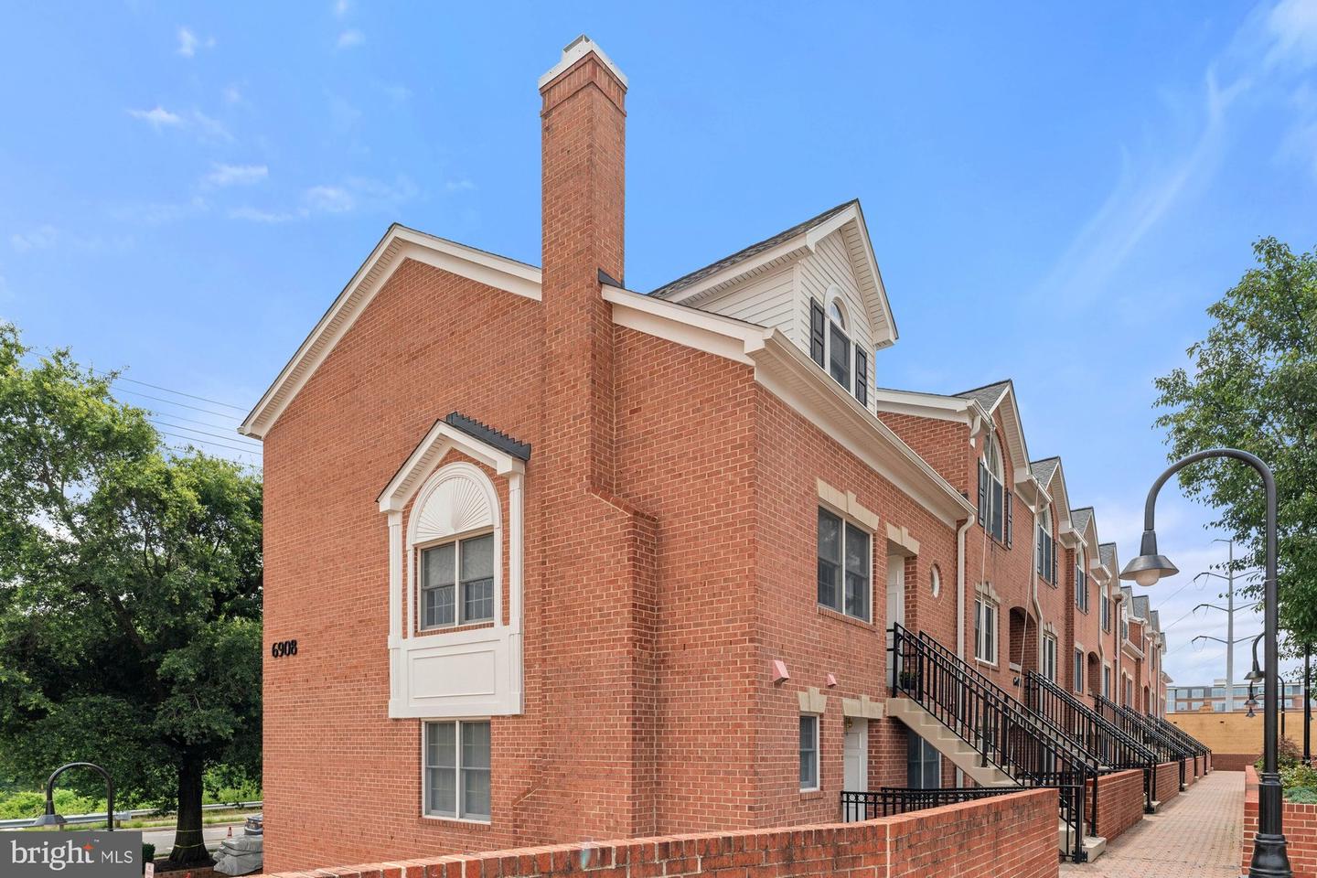 6908 FAIRFAX DR #202, ARLINGTON, Virginia 22213, 2 Bedrooms Bedrooms, ,2 BathroomsBathrooms,Residential,For sale,6908 FAIRFAX DR #202,VAAR2059422 MLS # VAAR2059422