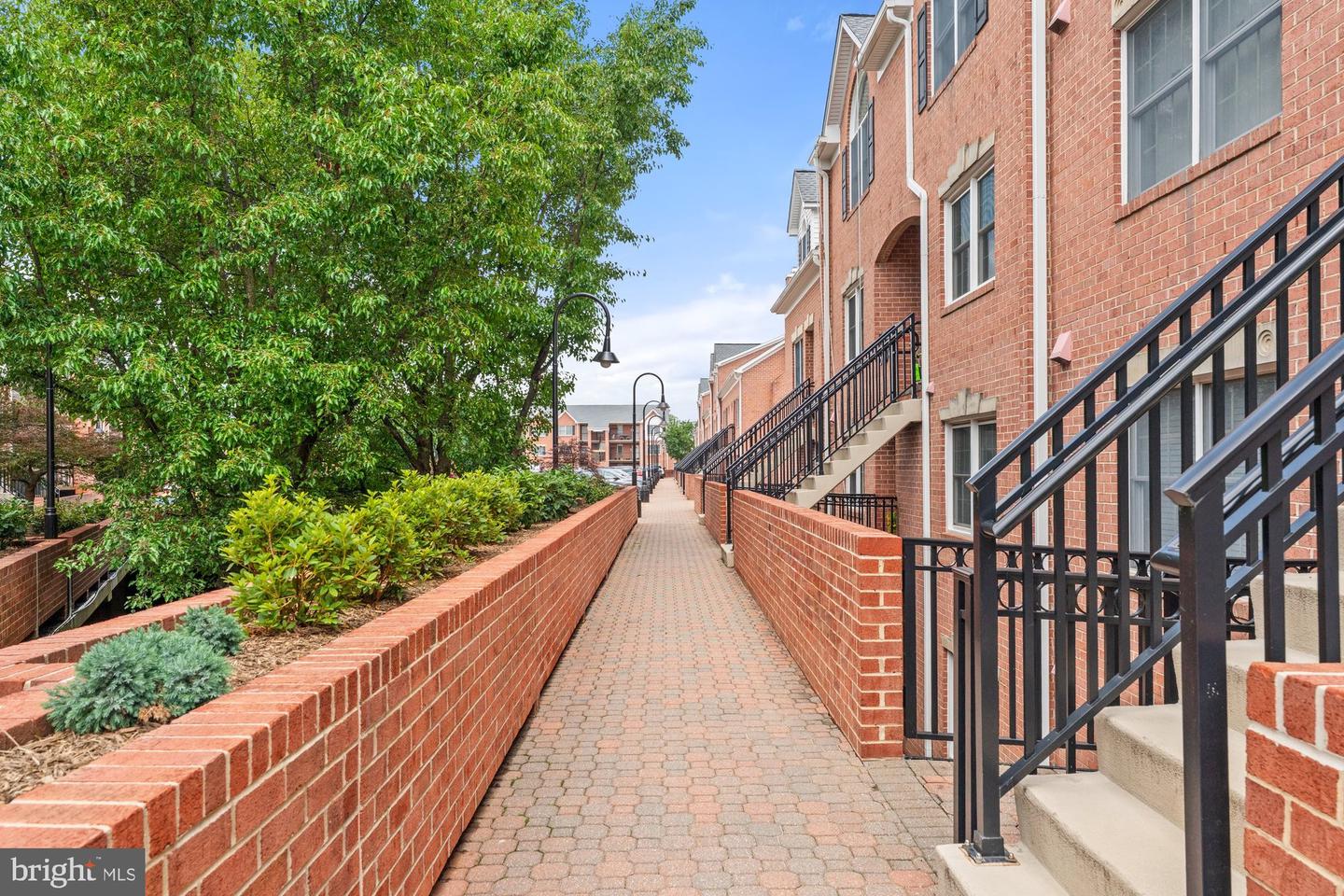 6908 FAIRFAX DR #202, ARLINGTON, Virginia 22213, 2 Bedrooms Bedrooms, ,2 BathroomsBathrooms,Residential,For sale,6908 FAIRFAX DR #202,VAAR2059422 MLS # VAAR2059422