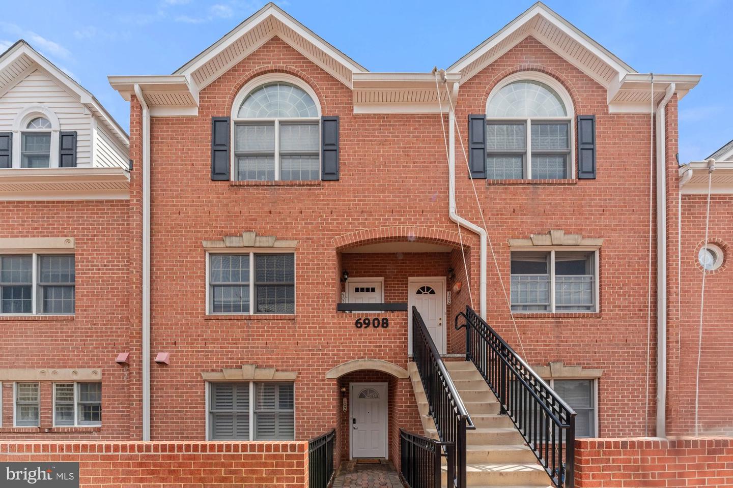 6908 FAIRFAX DR #202, ARLINGTON, Virginia 22213, 2 Bedrooms Bedrooms, ,2 BathroomsBathrooms,Residential,For sale,6908 FAIRFAX DR #202,VAAR2059422 MLS # VAAR2059422