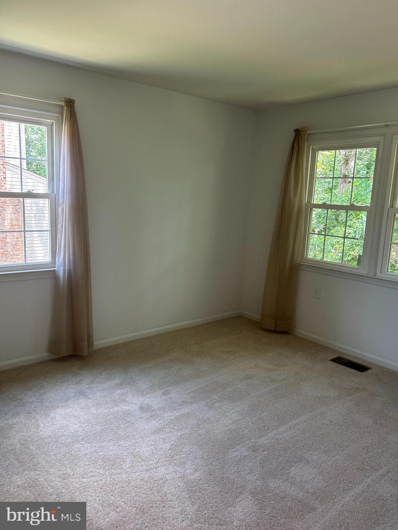 12157 PINENEEDLE CT, WOODBRIDGE, Virginia 22192, 4 Bedrooms Bedrooms, ,3 BathroomsBathrooms,Residential,For sale,12157 PINENEEDLE CT,VAPW2097756 MLS # VAPW2097756