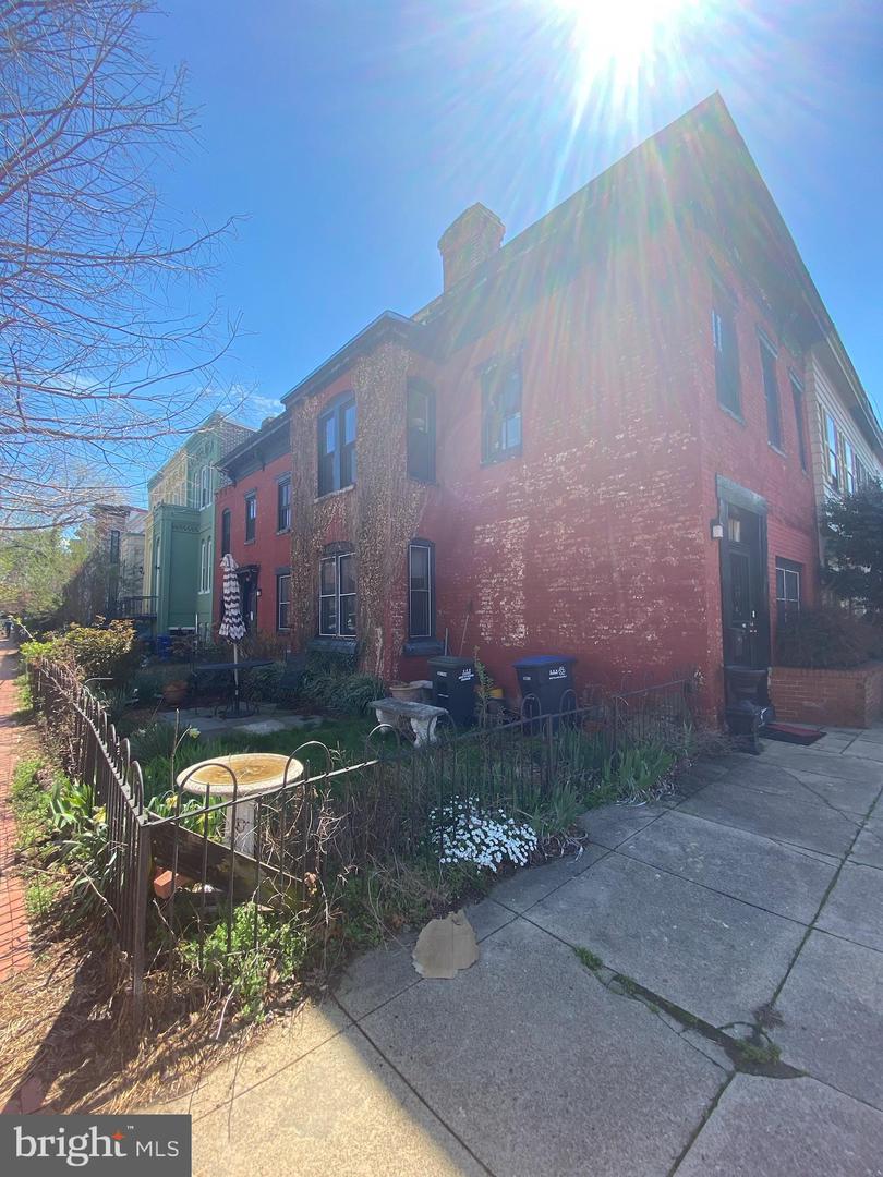 100 6TH ST SE, WASHINGTON, District Of Columbia 20003, 5 Bedrooms Bedrooms, ,3 BathroomsBathrooms,Residential,For sale,100 6TH ST SE,DCDC2207650 MLS # DCDC2207650