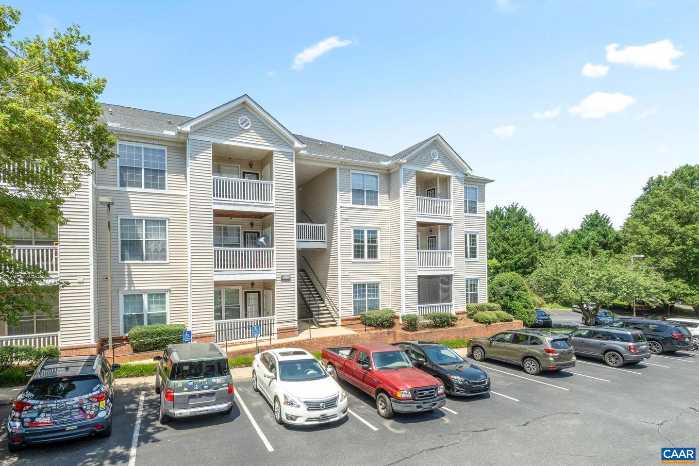 260 RIVERBEND DR #3C, CHARLOTTESVILLE, Virginia 22911, 2 Bedrooms Bedrooms, ,2 BathroomsBathrooms,Residential,For sale,260 RIVERBEND DR #3C,666150 MLS # 666150