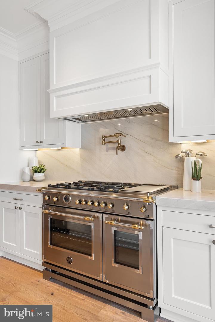 1720 15TH ST NW, WASHINGTON, District Of Columbia 20009, 6 Bedrooms Bedrooms, ,4 BathroomsBathrooms,Residential,For sale,1720 15TH ST NW,DCDC2208044 MLS # DCDC2208044
