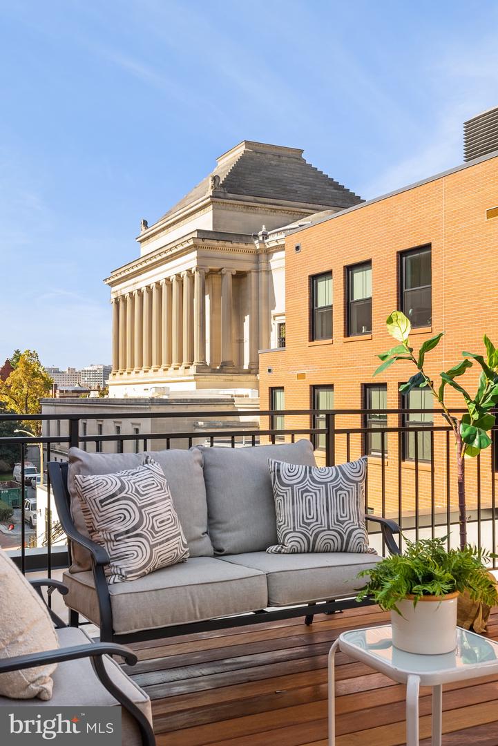1720 15TH ST NW, WASHINGTON, District Of Columbia 20009, 6 Bedrooms Bedrooms, ,4 BathroomsBathrooms,Residential,For sale,1720 15TH ST NW,DCDC2208044 MLS # DCDC2208044