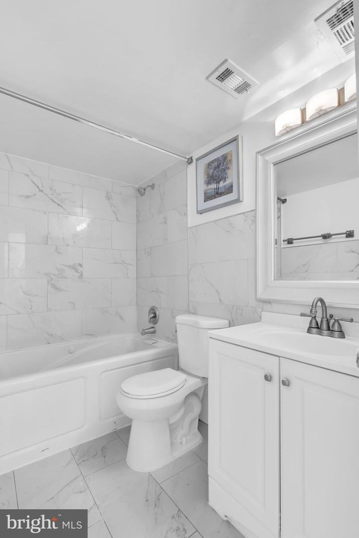 3100 S MANCHESTER ST #827, FALLS CHURCH, Virginia 22044, 2 Bedrooms Bedrooms, ,1 BathroomBathrooms,Residential,For sale,3100 S MANCHESTER ST #827,VAFX2251732 MLS # VAFX2251732
