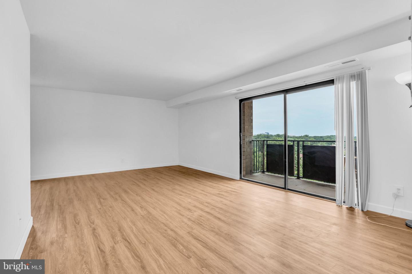 3100 S MANCHESTER ST #827, FALLS CHURCH, Virginia 22044, 2 Bedrooms Bedrooms, ,1 BathroomBathrooms,Residential,For sale,3100 S MANCHESTER ST #827,VAFX2251732 MLS # VAFX2251732
