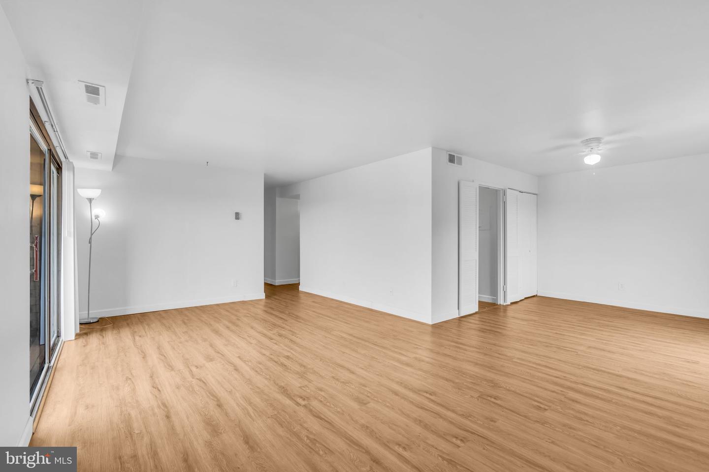 3100 S MANCHESTER ST #827, FALLS CHURCH, Virginia 22044, 2 Bedrooms Bedrooms, ,1 BathroomBathrooms,Residential,For sale,3100 S MANCHESTER ST #827,VAFX2251732 MLS # VAFX2251732