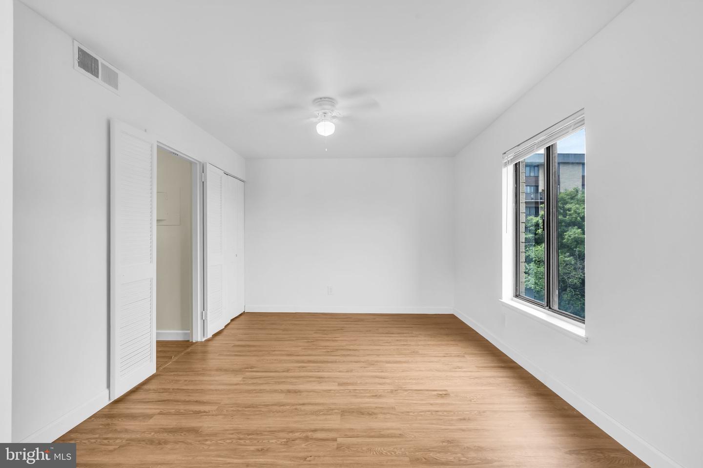 3100 S MANCHESTER ST #827, FALLS CHURCH, Virginia 22044, 2 Bedrooms Bedrooms, ,1 BathroomBathrooms,Residential,For sale,3100 S MANCHESTER ST #827,VAFX2251732 MLS # VAFX2251732