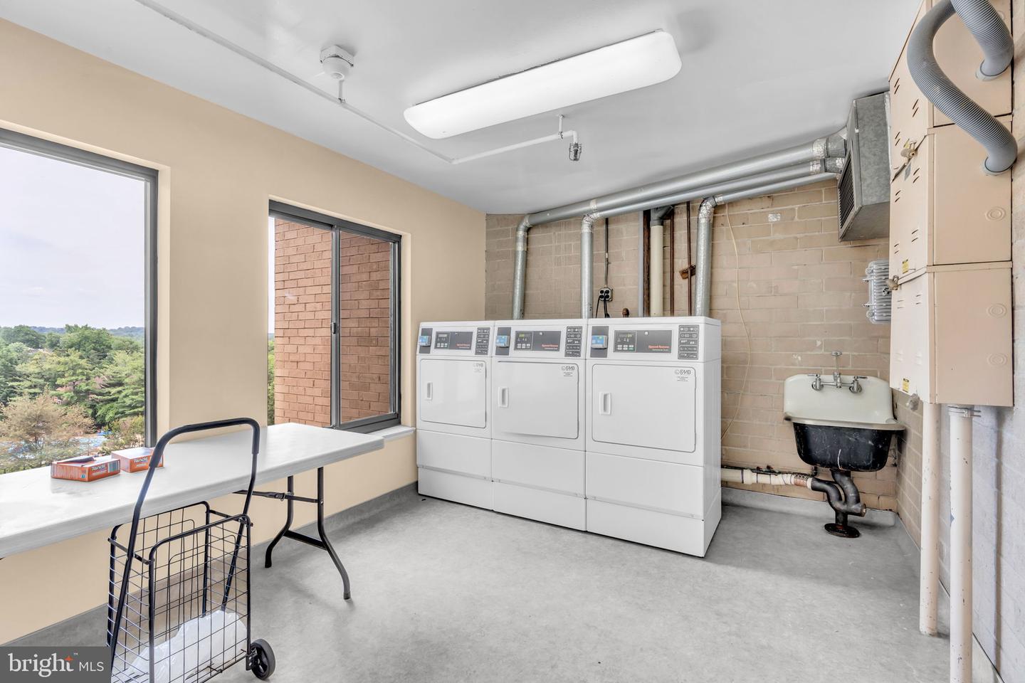 3100 S MANCHESTER ST #827, FALLS CHURCH, Virginia 22044, 2 Bedrooms Bedrooms, ,1 BathroomBathrooms,Residential,For sale,3100 S MANCHESTER ST #827,VAFX2251732 MLS # VAFX2251732
