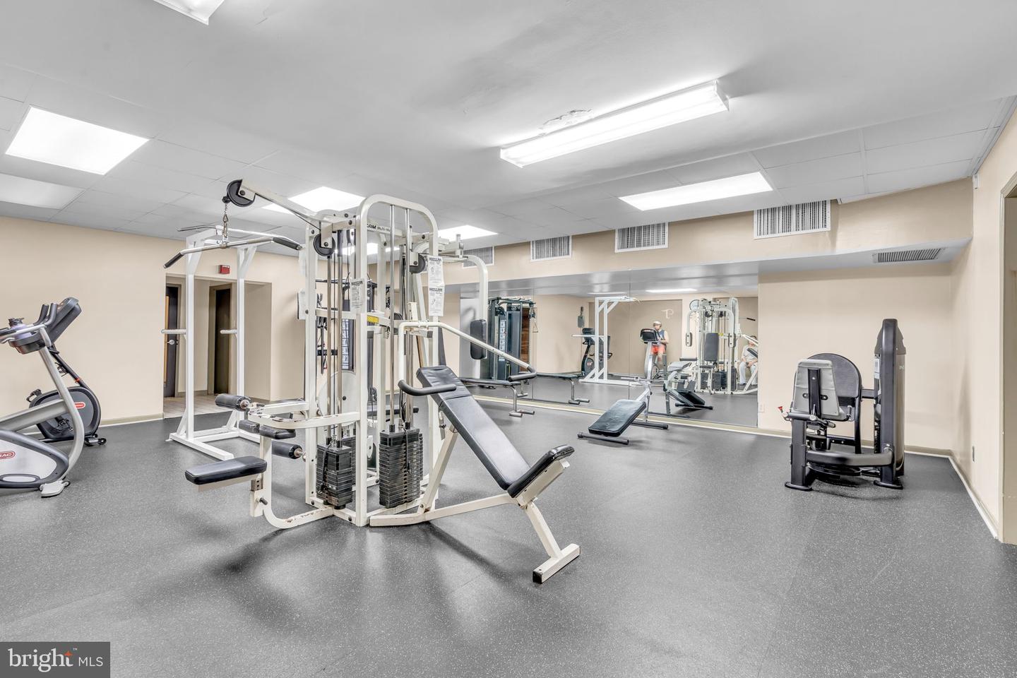 3100 S MANCHESTER ST #827, FALLS CHURCH, Virginia 22044, 2 Bedrooms Bedrooms, ,1 BathroomBathrooms,Residential,For sale,3100 S MANCHESTER ST #827,VAFX2251732 MLS # VAFX2251732