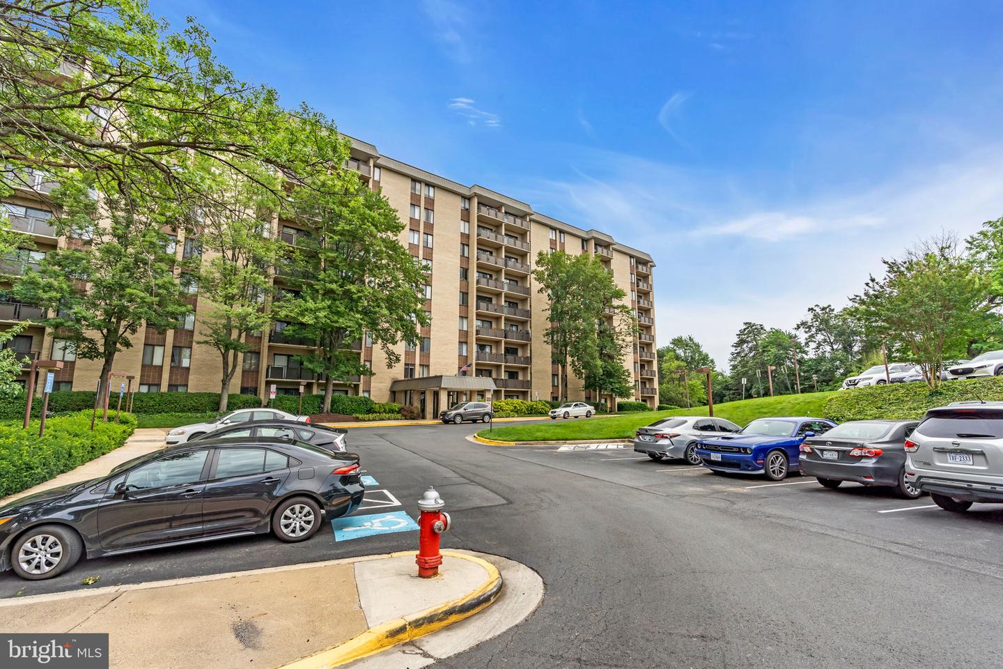 3100 S MANCHESTER ST #827, FALLS CHURCH, Virginia 22044, 2 Bedrooms Bedrooms, ,1 BathroomBathrooms,Residential,For sale,3100 S MANCHESTER ST #827,VAFX2251732 MLS # VAFX2251732