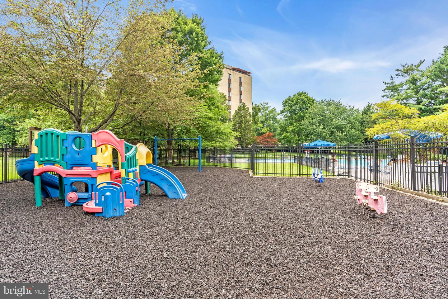 3100 S MANCHESTER ST #827, FALLS CHURCH, Virginia 22044, 2 Bedrooms Bedrooms, ,1 BathroomBathrooms,Residential,For sale,3100 S MANCHESTER ST #827,VAFX2251732 MLS # VAFX2251732