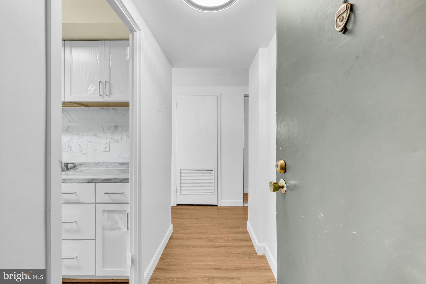 3100 S MANCHESTER ST #827, FALLS CHURCH, Virginia 22044, 2 Bedrooms Bedrooms, ,1 BathroomBathrooms,Residential,For sale,3100 S MANCHESTER ST #827,VAFX2251732 MLS # VAFX2251732