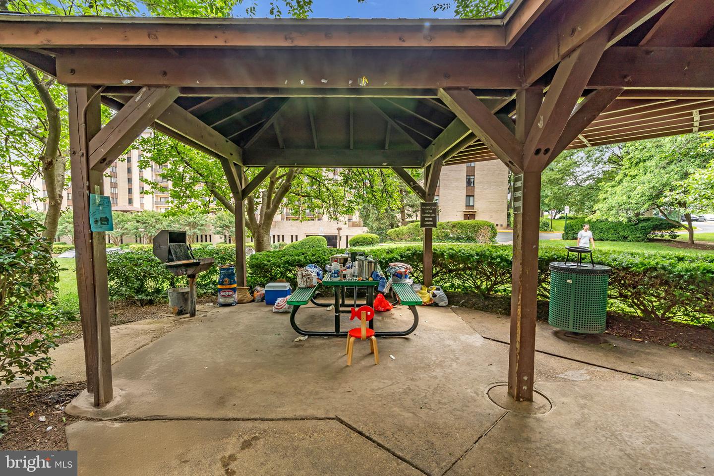 3100 S MANCHESTER ST #827, FALLS CHURCH, Virginia 22044, 2 Bedrooms Bedrooms, ,1 BathroomBathrooms,Residential,For sale,3100 S MANCHESTER ST #827,VAFX2251732 MLS # VAFX2251732