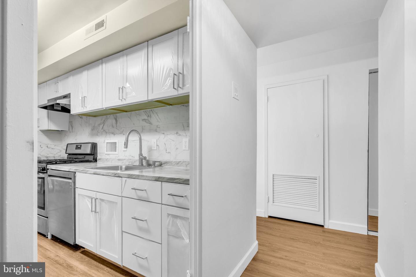 3100 S MANCHESTER ST #827, FALLS CHURCH, Virginia 22044, 2 Bedrooms Bedrooms, ,1 BathroomBathrooms,Residential,For sale,3100 S MANCHESTER ST #827,VAFX2251732 MLS # VAFX2251732