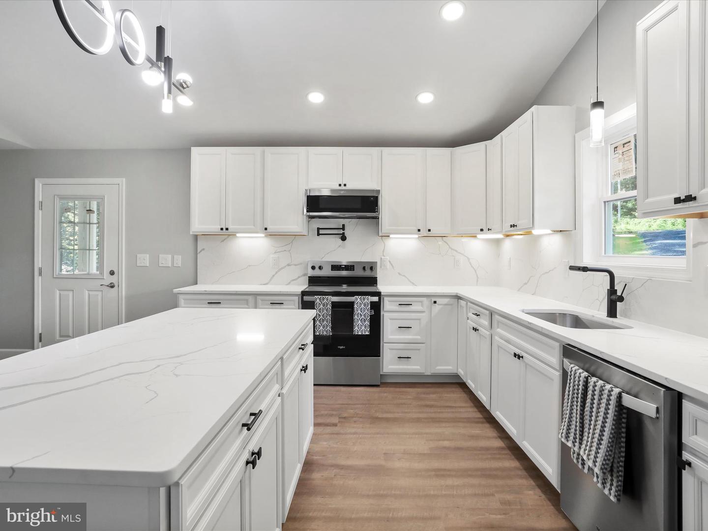 130 HIGHLAND WAY, CHESTER GAP, Virginia 22623, 3 Bedrooms Bedrooms, ,3 BathroomsBathrooms,Residential,For sale,130 HIGHLAND WAY,VARP2002156 MLS # VARP2002156