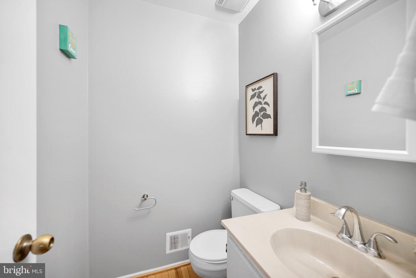 10110 SASSAFRAS WOODS CT, BURKE, Virginia 22015, 4 Bedrooms Bedrooms, ,3 BathroomsBathrooms,Residential,For sale,10110 SASSAFRAS WOODS CT,VAFX2252396 MLS # VAFX2252396