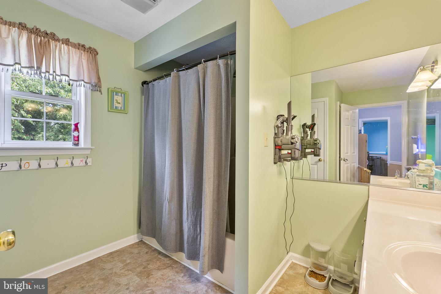 131 ASBURY RD, WINCHESTER, Virginia 22602, 4 Bedrooms Bedrooms, 12 Rooms Rooms,2 BathroomsBathrooms,Residential,For sale,131 ASBURY RD,VAFV2035148 MLS # VAFV2035148