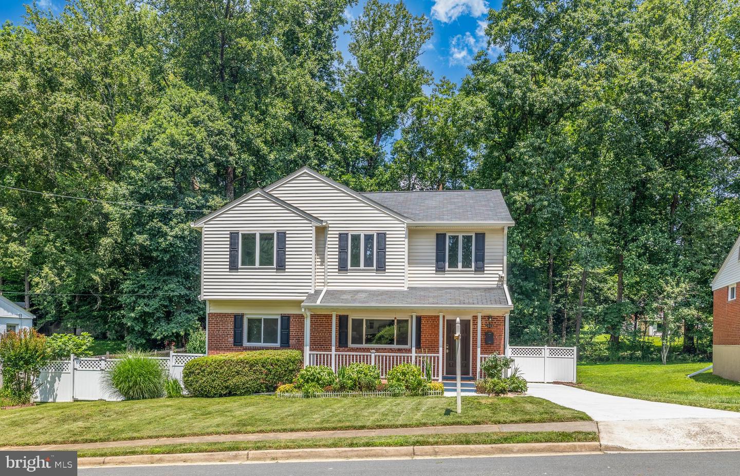 3805 CAROLYN AVE, FAIRFAX, Virginia 22031, 6 Bedrooms Bedrooms, ,5 BathroomsBathrooms,Residential,For sale,3805 CAROLYN AVE,VAFC2006544 MLS # VAFC2006544