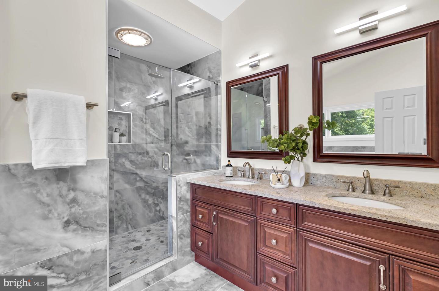 3805 CAROLYN AVE, FAIRFAX, Virginia 22031, 6 Bedrooms Bedrooms, ,5 BathroomsBathrooms,Residential,For sale,3805 CAROLYN AVE,VAFC2006544 MLS # VAFC2006544