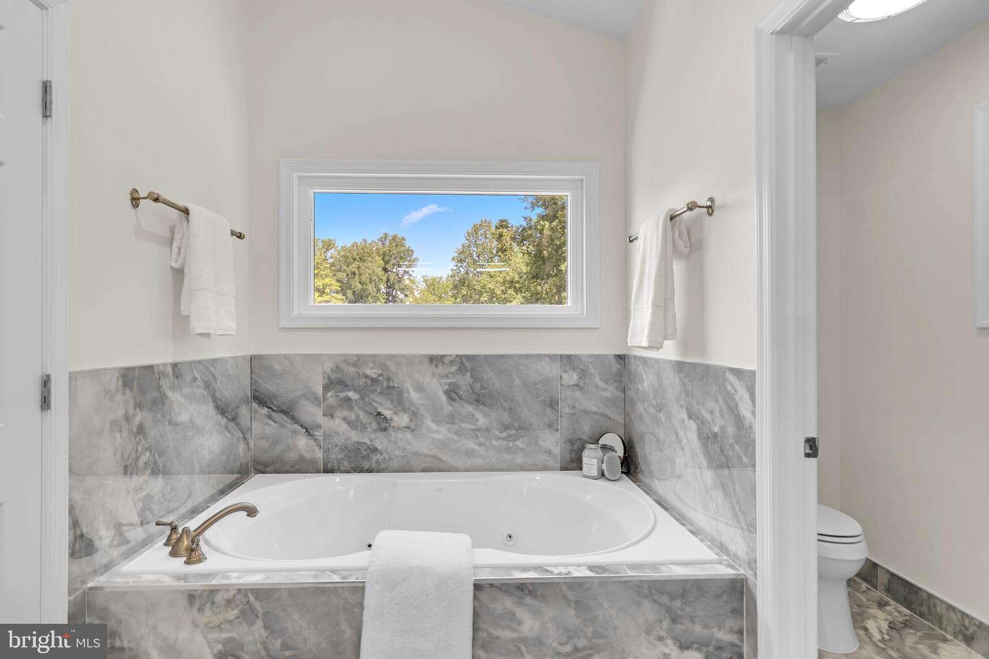 3805 CAROLYN AVE, FAIRFAX, Virginia 22031, 6 Bedrooms Bedrooms, ,5 BathroomsBathrooms,Residential,For sale,3805 CAROLYN AVE,VAFC2006544 MLS # VAFC2006544