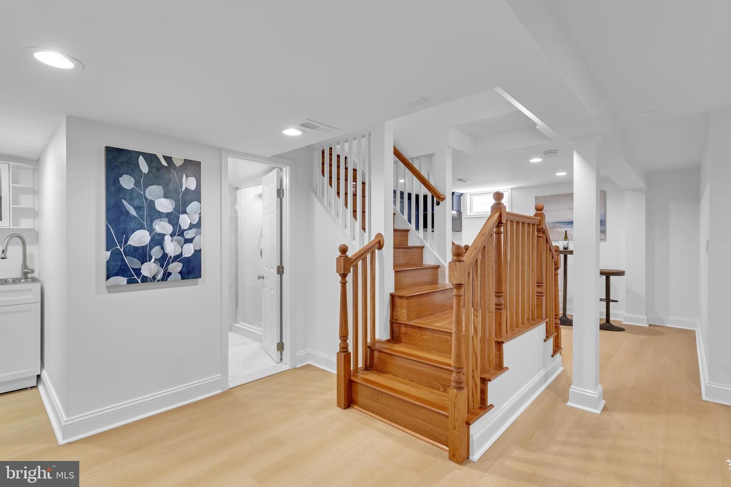 3805 CAROLYN AVE, FAIRFAX, Virginia 22031, 6 Bedrooms Bedrooms, ,5 BathroomsBathrooms,Residential,For sale,3805 CAROLYN AVE,VAFC2006544 MLS # VAFC2006544