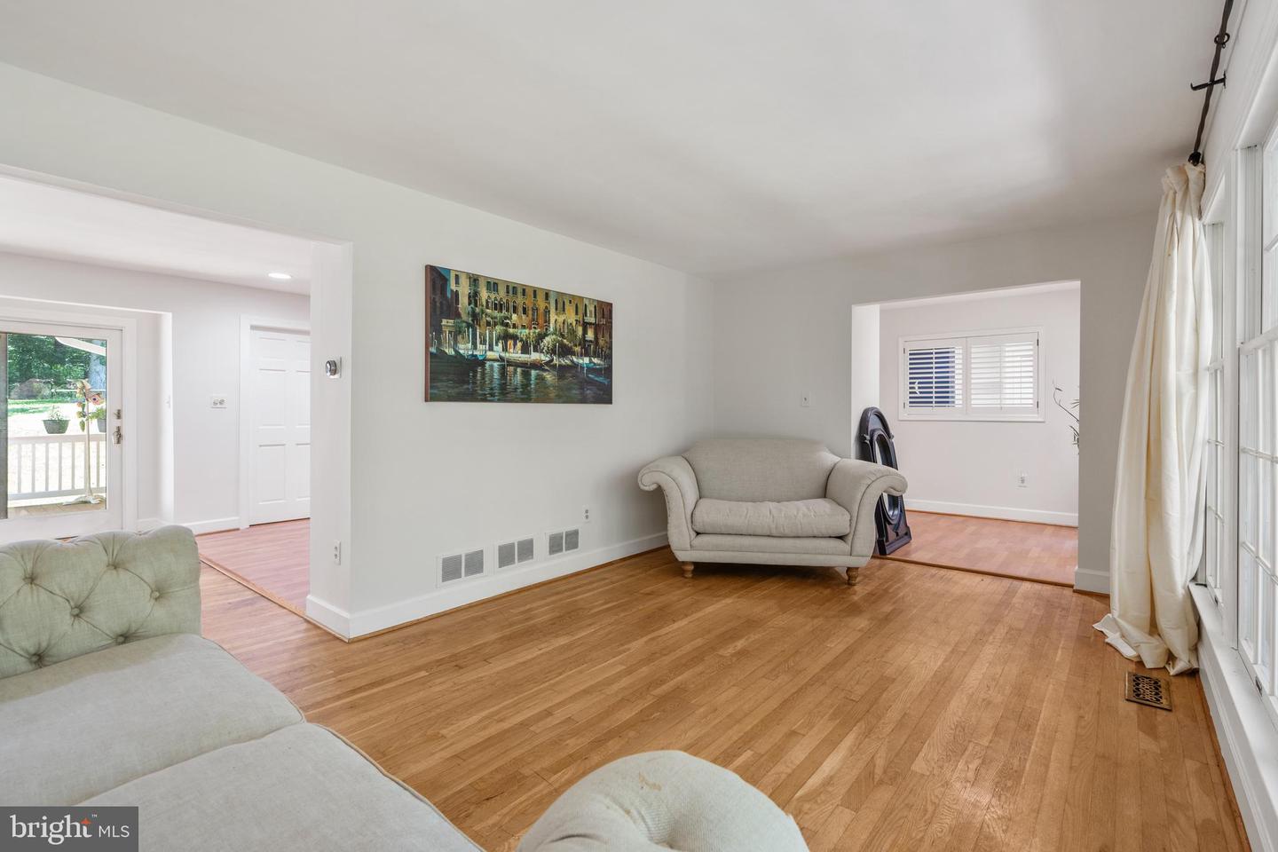 10418 ADEL RD, OAKTON, Virginia 22124, 4 Bedrooms Bedrooms, ,4 BathroomsBathrooms,Residential,For sale,10418 ADEL RD,VAFX2252430 MLS # VAFX2252430