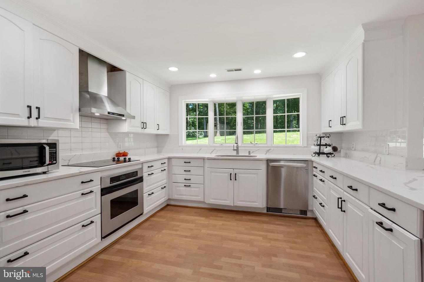 10418 ADEL RD, OAKTON, Virginia 22124, 4 Bedrooms Bedrooms, ,4 BathroomsBathrooms,Residential,For sale,10418 ADEL RD,VAFX2252430 MLS # VAFX2252430