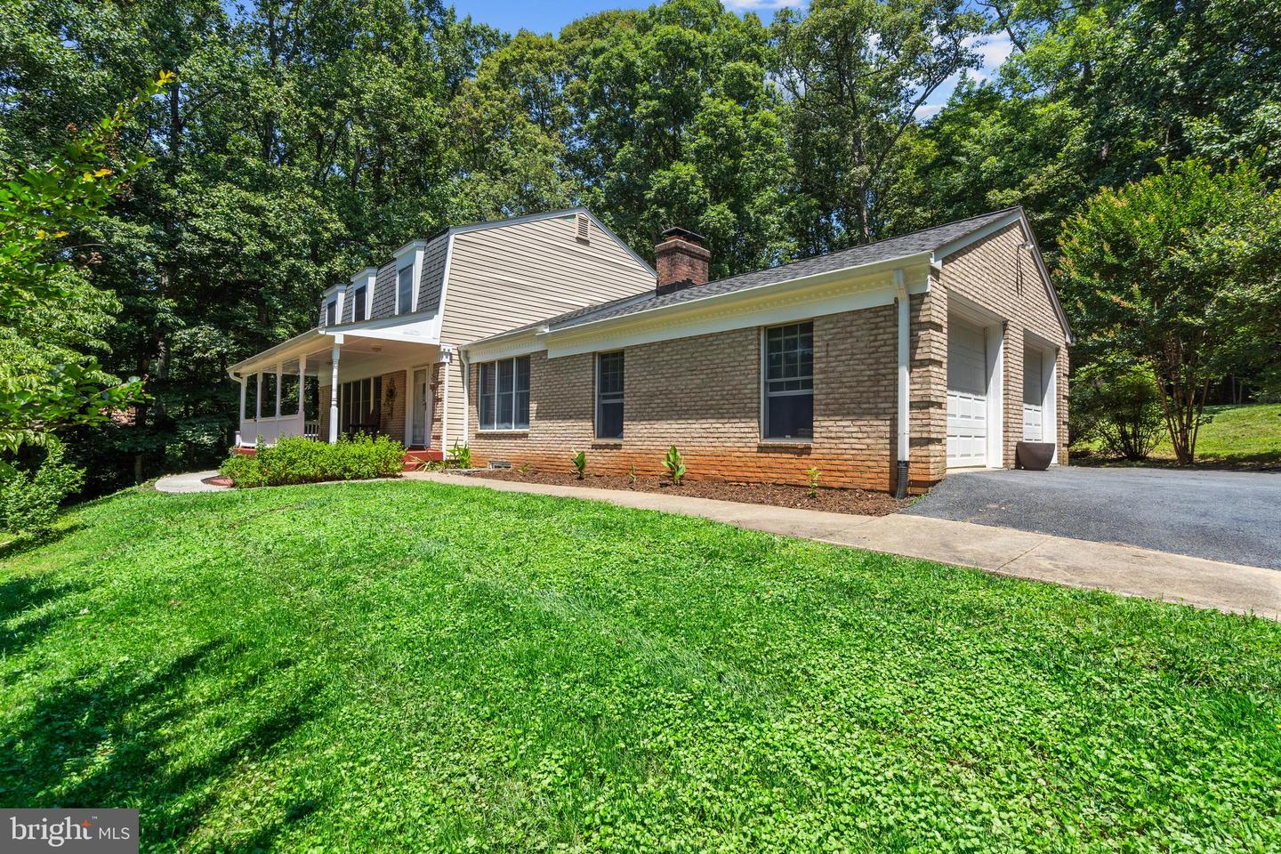 10418 ADEL RD, OAKTON, Virginia 22124, 4 Bedrooms Bedrooms, ,4 BathroomsBathrooms,Residential,For sale,10418 ADEL RD,VAFX2252430 MLS # VAFX2252430