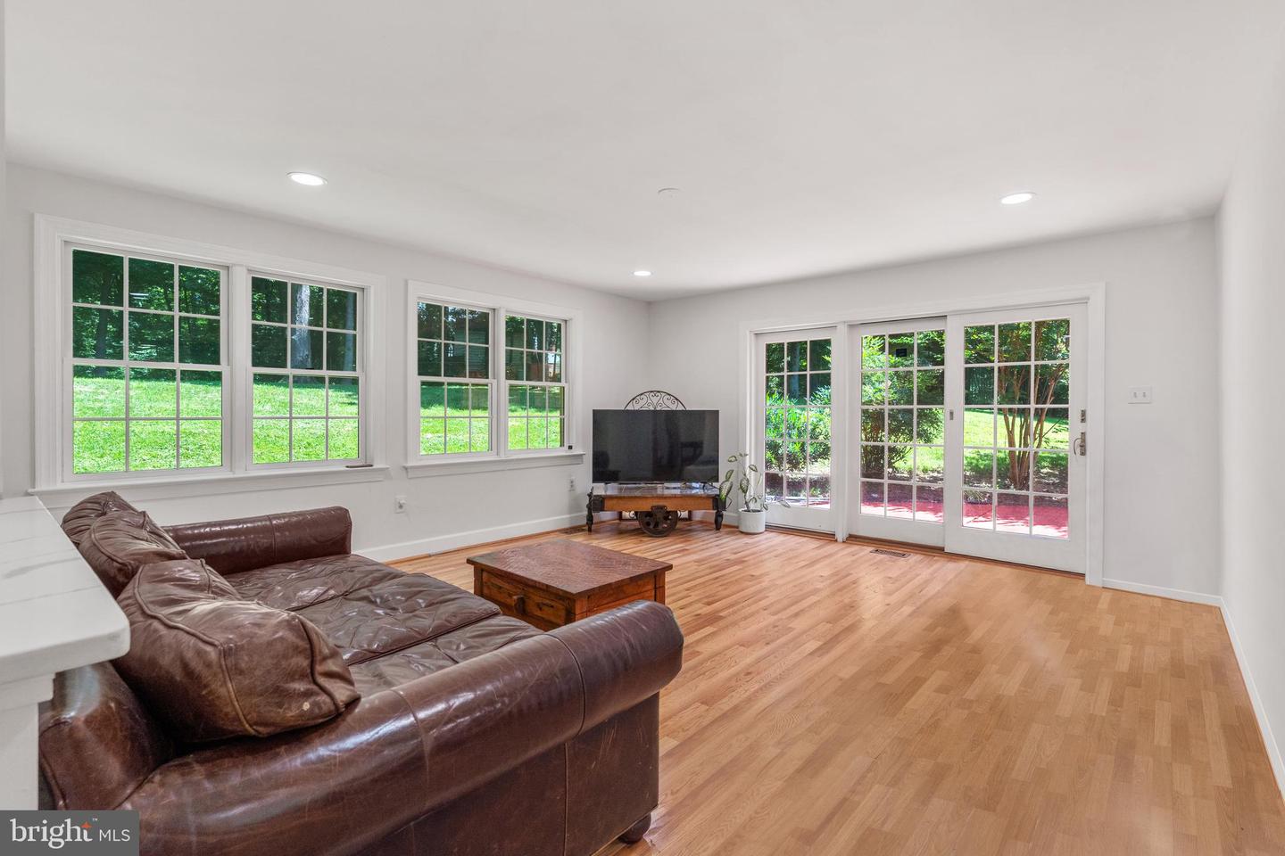 10418 ADEL RD, OAKTON, Virginia 22124, 4 Bedrooms Bedrooms, ,4 BathroomsBathrooms,Residential,For sale,10418 ADEL RD,VAFX2252430 MLS # VAFX2252430
