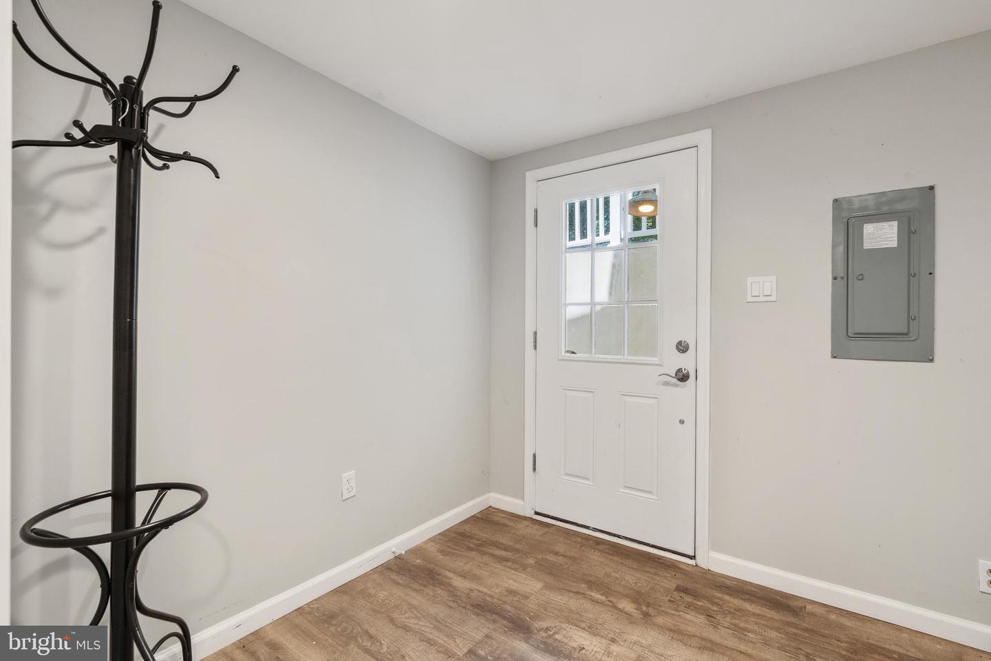 10418 ADEL RD, OAKTON, Virginia 22124, 4 Bedrooms Bedrooms, ,4 BathroomsBathrooms,Residential,For sale,10418 ADEL RD,VAFX2252430 MLS # VAFX2252430