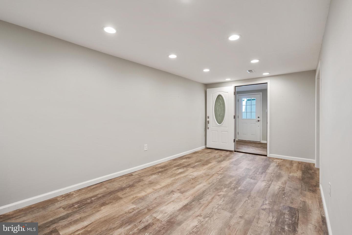 10418 ADEL RD, OAKTON, Virginia 22124, 4 Bedrooms Bedrooms, ,4 BathroomsBathrooms,Residential,For sale,10418 ADEL RD,VAFX2252430 MLS # VAFX2252430