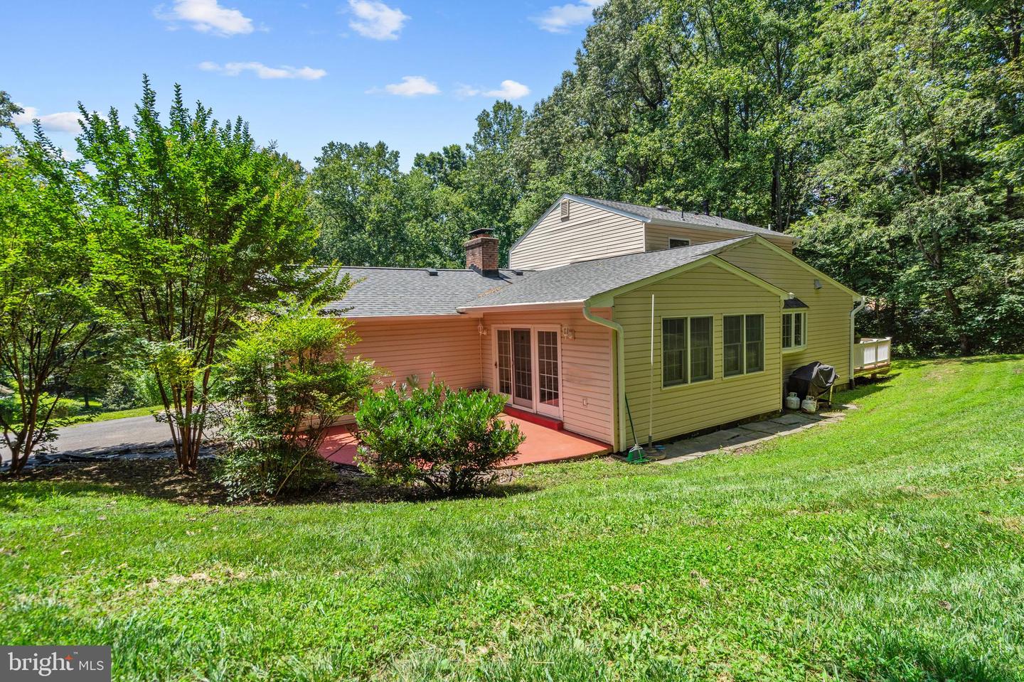 10418 ADEL RD, OAKTON, Virginia 22124, 4 Bedrooms Bedrooms, ,4 BathroomsBathrooms,Residential,For sale,10418 ADEL RD,VAFX2252430 MLS # VAFX2252430