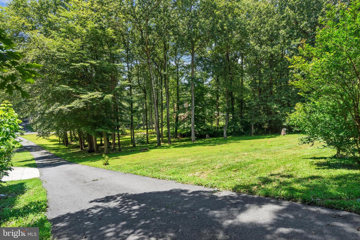 10418 ADEL RD, OAKTON, Virginia 22124, 4 Bedrooms Bedrooms, ,4 BathroomsBathrooms,Residential,For sale,10418 ADEL RD,VAFX2252430 MLS # VAFX2252430
