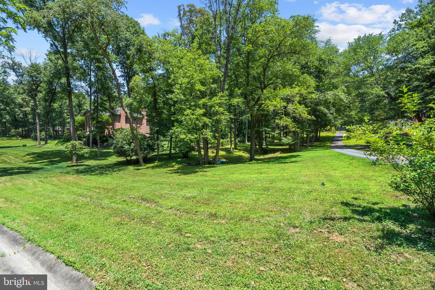 10418 ADEL RD, OAKTON, Virginia 22124, 4 Bedrooms Bedrooms, ,4 BathroomsBathrooms,Residential,For sale,10418 ADEL RD,VAFX2252430 MLS # VAFX2252430