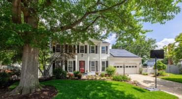 8327 FRAN CT, LORTON, Virginia 22079, 4 Bedrooms Bedrooms, ,4 BathroomsBathrooms,Residential,For sale,8327 FRAN CT,VAFX2252306 MLS # VAFX2252306