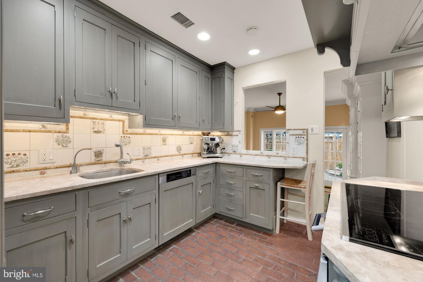 624 S PITT ST #1/2, ALEXANDRIA, Virginia 22314, 3 Bedrooms Bedrooms, ,2 BathroomsBathrooms,Residential,For sale,624 S PITT ST #1/2,VAAX2047030 MLS # VAAX2047030
