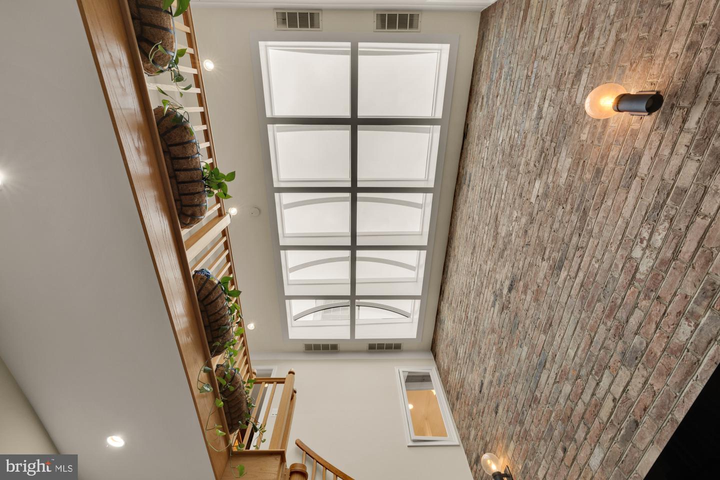 624 S PITT ST #1/2, ALEXANDRIA, Virginia 22314, 3 Bedrooms Bedrooms, ,2 BathroomsBathrooms,Residential,For sale,624 S PITT ST #1/2,VAAX2047030 MLS # VAAX2047030
