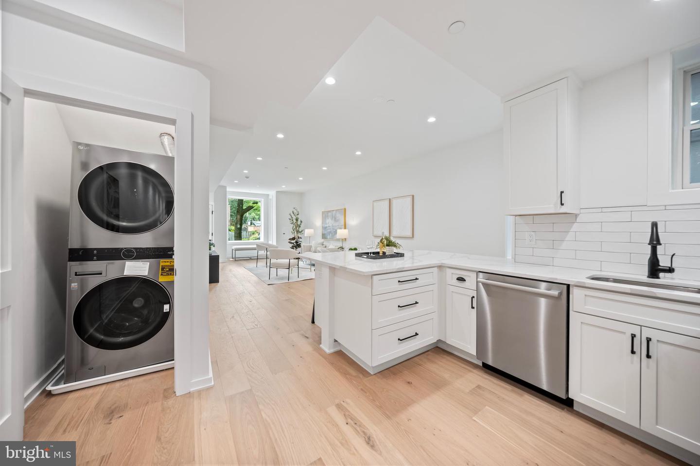 131 11TH ST NE #2, WASHINGTON, District Of Columbia 20002, 2 Bedrooms Bedrooms, 5 Rooms Rooms,1 BathroomBathrooms,Residential,For sale,131 11TH ST NE #2,DCDC2208270 MLS # DCDC2208270