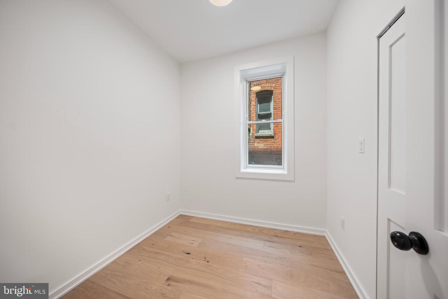 131 11TH ST NE #2, WASHINGTON, District Of Columbia 20002, 2 Bedrooms Bedrooms, 5 Rooms Rooms,1 BathroomBathrooms,Residential,For sale,131 11TH ST NE #2,DCDC2208270 MLS # DCDC2208270
