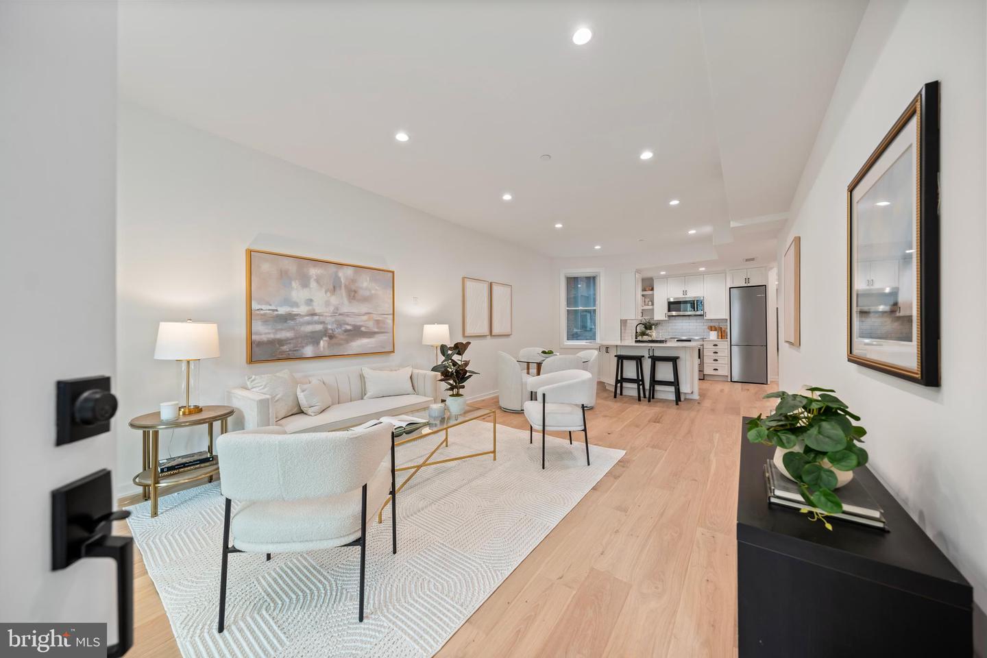 131 11TH ST NE #2, WASHINGTON, District Of Columbia 20002, 2 Bedrooms Bedrooms, 5 Rooms Rooms,1 BathroomBathrooms,Residential,For sale,131 11TH ST NE #2,DCDC2208270 MLS # DCDC2208270