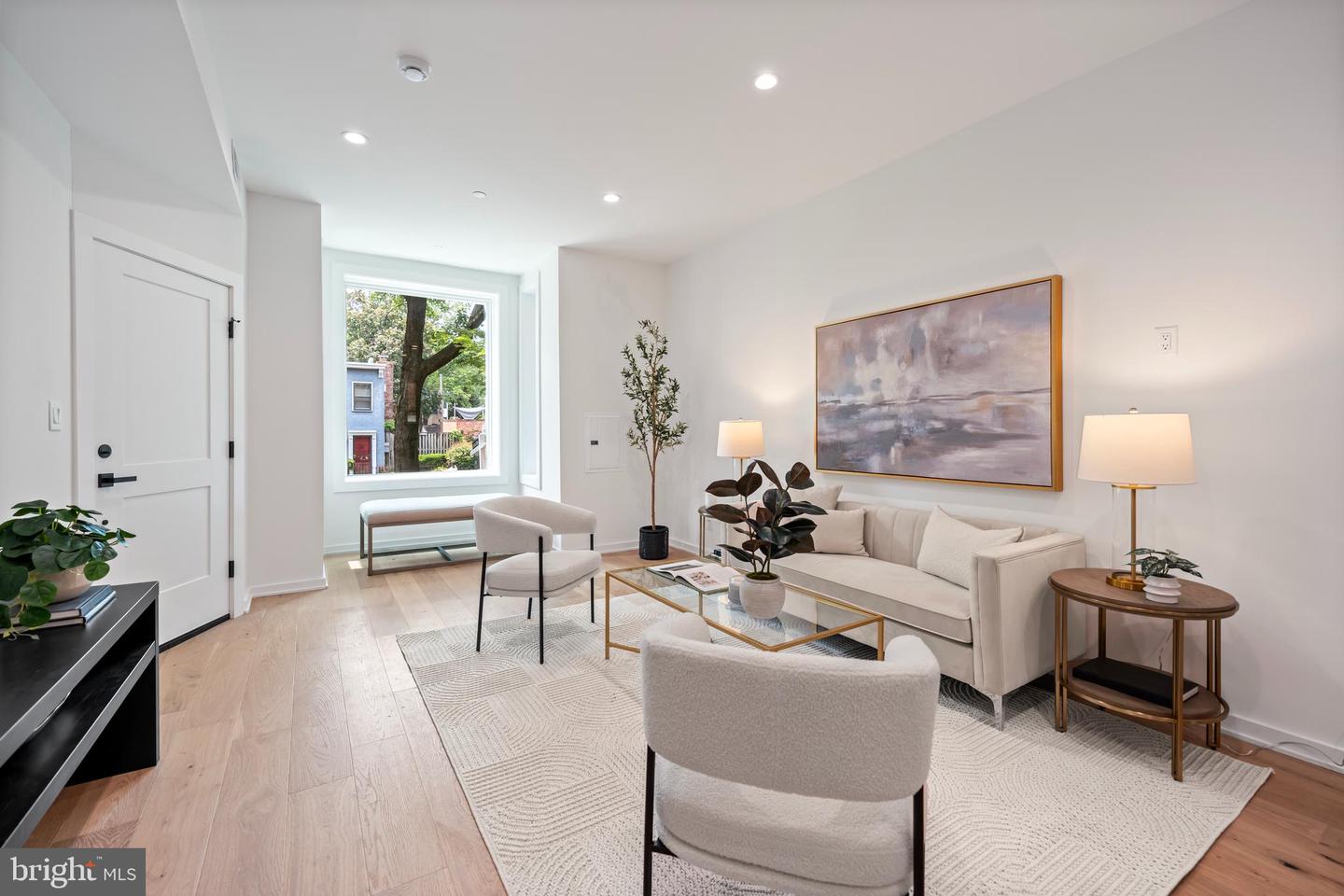 131 11TH ST NE #2, WASHINGTON, District Of Columbia 20002, 2 Bedrooms Bedrooms, 5 Rooms Rooms,1 BathroomBathrooms,Residential,For sale,131 11TH ST NE #2,DCDC2208270 MLS # DCDC2208270