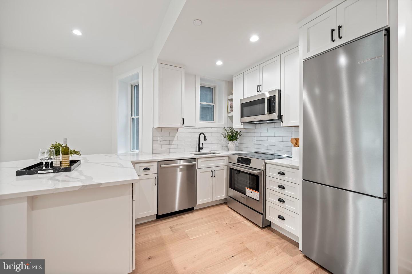 131 11TH ST NE #2, WASHINGTON, District Of Columbia 20002, 2 Bedrooms Bedrooms, 5 Rooms Rooms,1 BathroomBathrooms,Residential,For sale,131 11TH ST NE #2,DCDC2208270 MLS # DCDC2208270