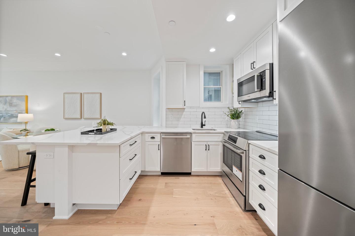 131 11TH ST NE #2, WASHINGTON, District Of Columbia 20002, 2 Bedrooms Bedrooms, 5 Rooms Rooms,1 BathroomBathrooms,Residential,For sale,131 11TH ST NE #2,DCDC2208270 MLS # DCDC2208270