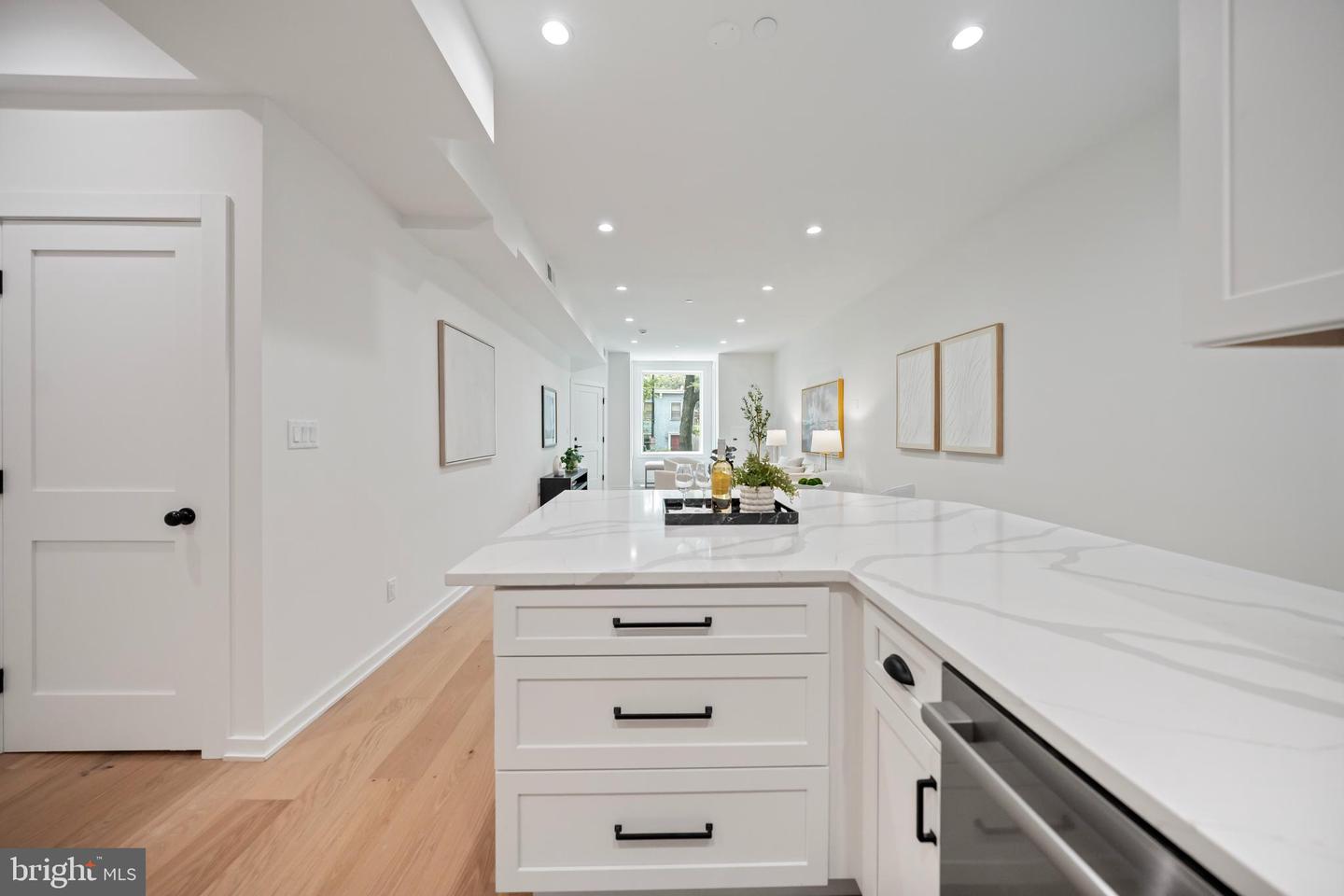 131 11TH ST NE #2, WASHINGTON, District Of Columbia 20002, 2 Bedrooms Bedrooms, 5 Rooms Rooms,1 BathroomBathrooms,Residential,For sale,131 11TH ST NE #2,DCDC2208270 MLS # DCDC2208270
