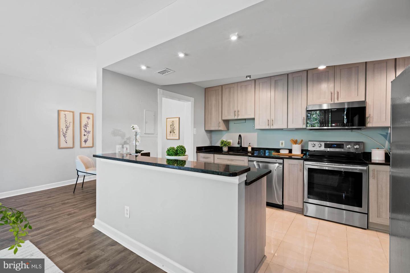 6301 STEVENSON AVE #410, ALEXANDRIA, Virginia 22304, 2 Bedrooms Bedrooms, ,2 BathroomsBathrooms,Residential,For sale,6301 STEVENSON AVE #410,VAAX2047050 MLS # VAAX2047050