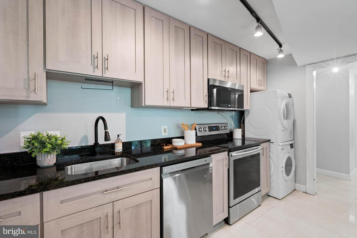6301 STEVENSON AVE #410, ALEXANDRIA, Virginia 22304, 2 Bedrooms Bedrooms, ,2 BathroomsBathrooms,Residential,For sale,6301 STEVENSON AVE #410,VAAX2047050 MLS # VAAX2047050